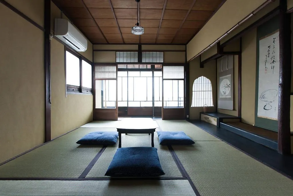 Traditional Kyoto Home Ichiyoraifuku Hostel